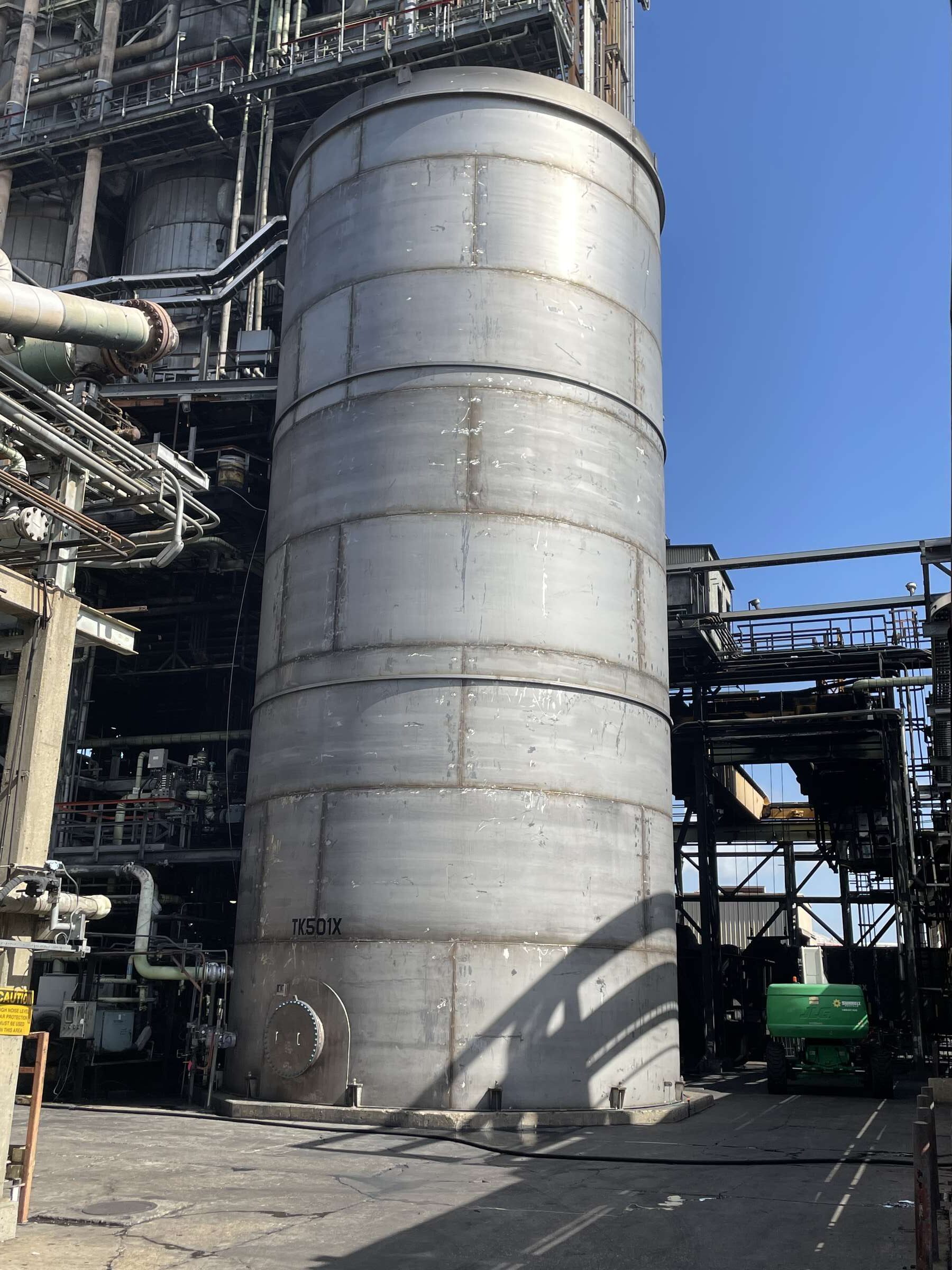 PALA industrial maintenance work on a process vessel at an operating plant